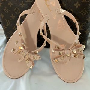 💕 Rockstud PVC flip flops 💕